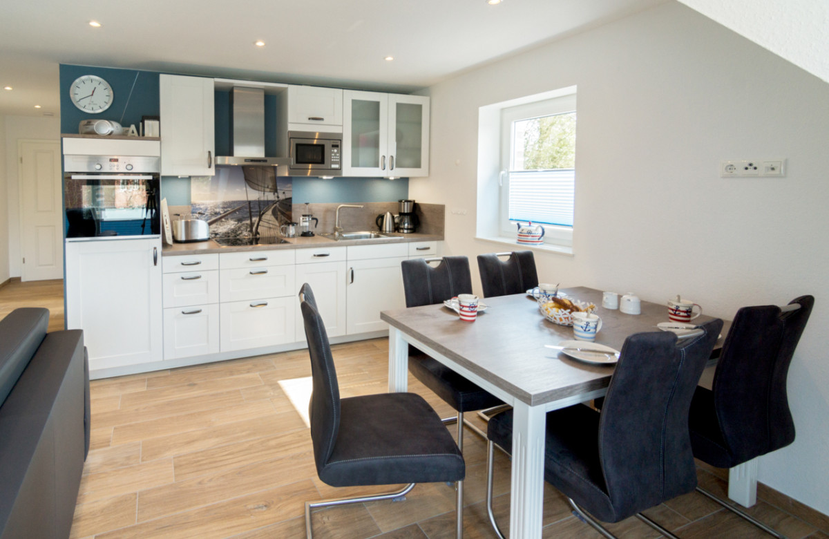 Küche mit Essbereich