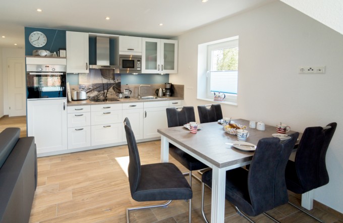 Küche mit Essbereich